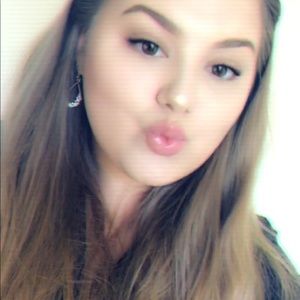 Meet your Posher, Alexis